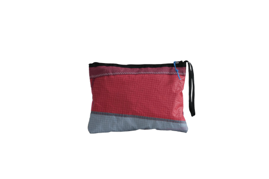 Glitzernde Clutch mit Ärmeln