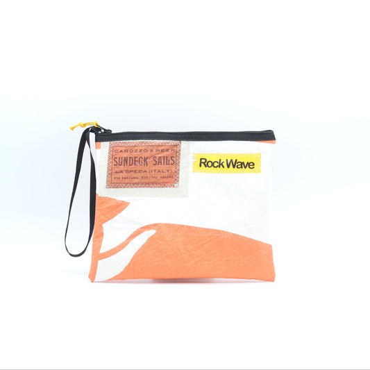 Violette Clutch mit Sternenärmeln