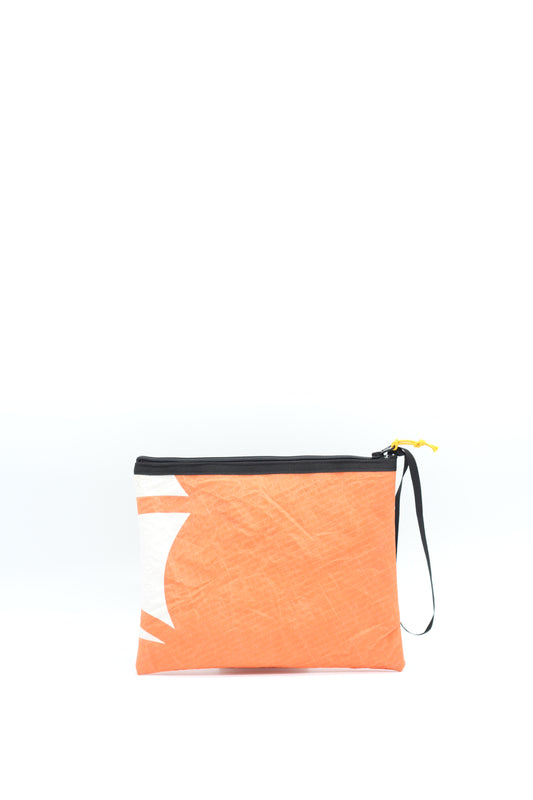 Violette Clutch mit Sternenärmeln